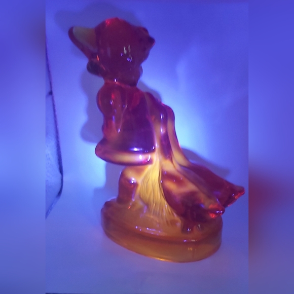 L.E. Smith Amberina girl with two geese glass figurine - Picture 10 of 10